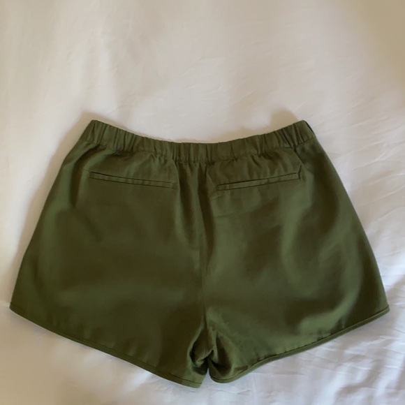 Madewell Pull-On Shorts in Desert Olive🌵 - Picture 6 of 7